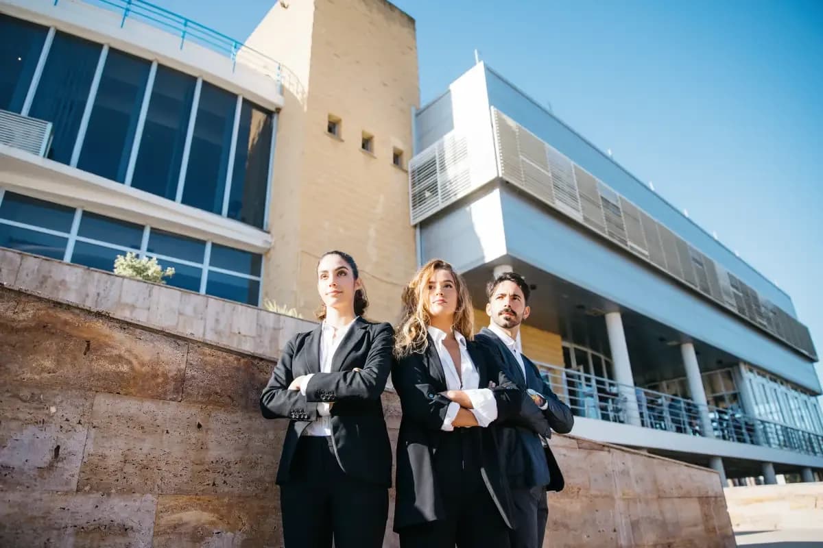 MBA vs EMBA: Choosing the Right Path for Your Career Leadership
