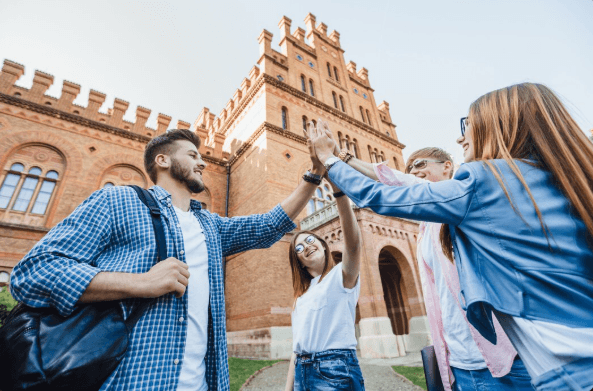 الحصول على قبول جامعي في بريطانيا